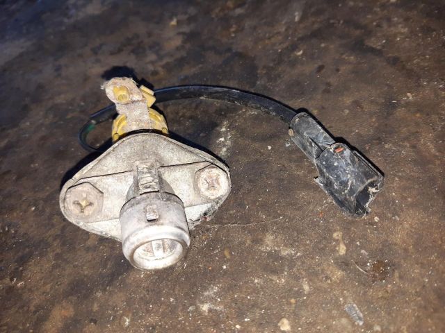 bontott KIA SORENTO Csomagtérajtó Zárbetét