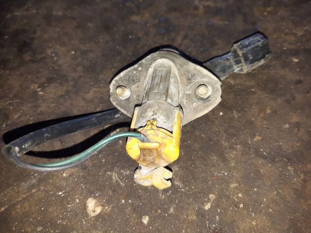 bontott KIA SORENTO Csomagtérajtó Zárbetét