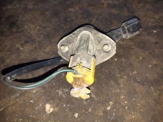 bontott KIA SORENTO Csomagtérajtó Zárbetét