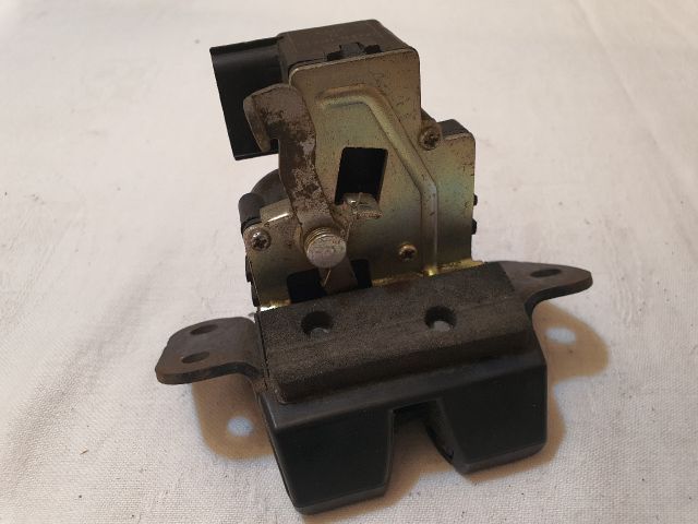 bontott KIA SORENTO Csomagtérajtó Zárszerkezet