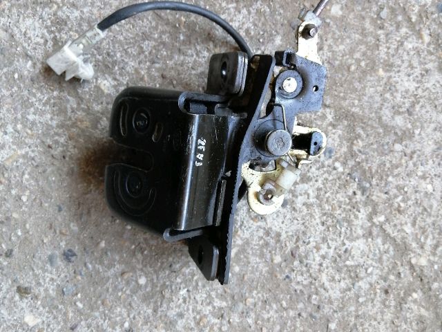 bontott KIA SORENTO Csomagtérajtó Zárszerkezet