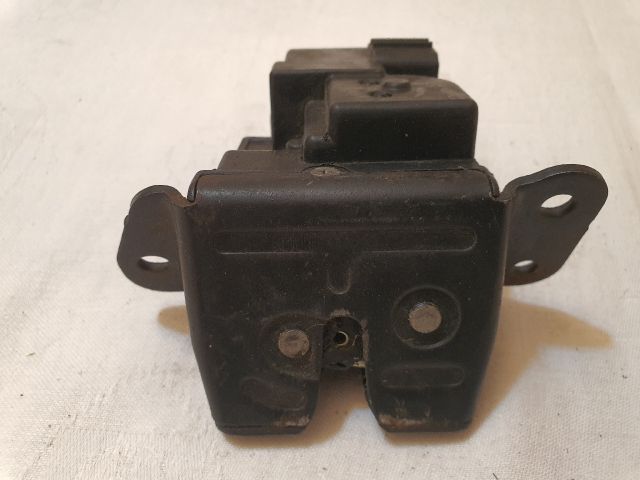 bontott KIA SORENTO Csomagtérajtó Zárszerkezet