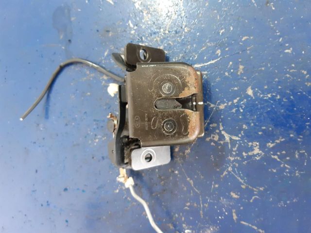 bontott KIA SORENTO Csomagtérajtó Zárszerkezet