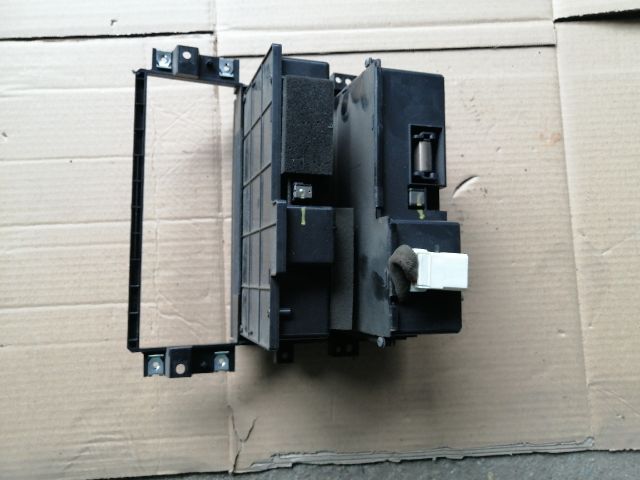 bontott KIA SORENTO Első Hamutartó