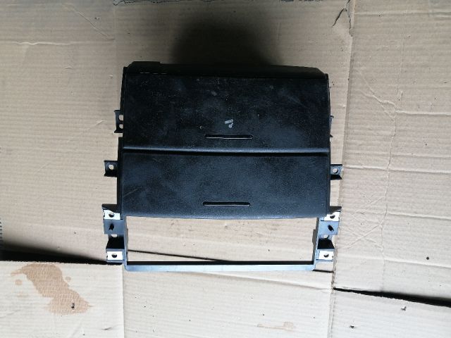 bontott KIA SORENTO Első Hamutartó