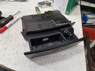 bontott KIA SORENTO Első Hamutartó