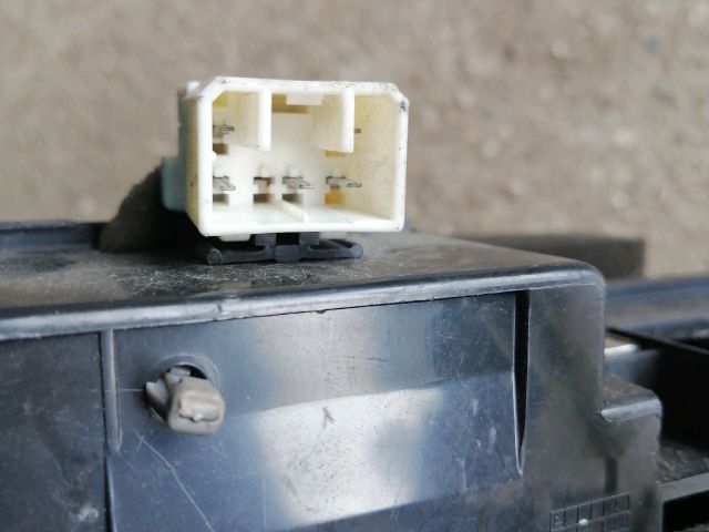 bontott KIA SORENTO Első Hamutartó