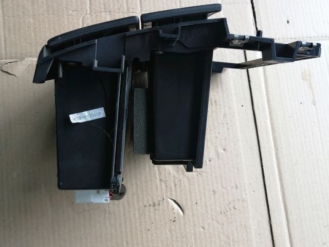 bontott KIA SORENTO Első Hamutartó