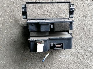 bontott KIA SORENTO Első Hamutartó