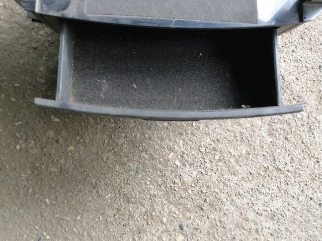 bontott KIA SORENTO Első Hamutartó