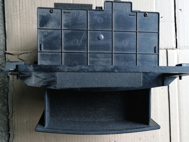 bontott KIA SORENTO Első Hamutartó