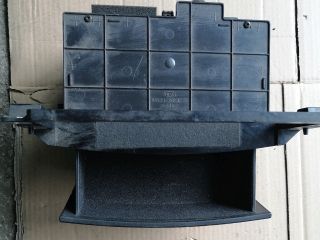 bontott KIA SORENTO Első Hamutartó