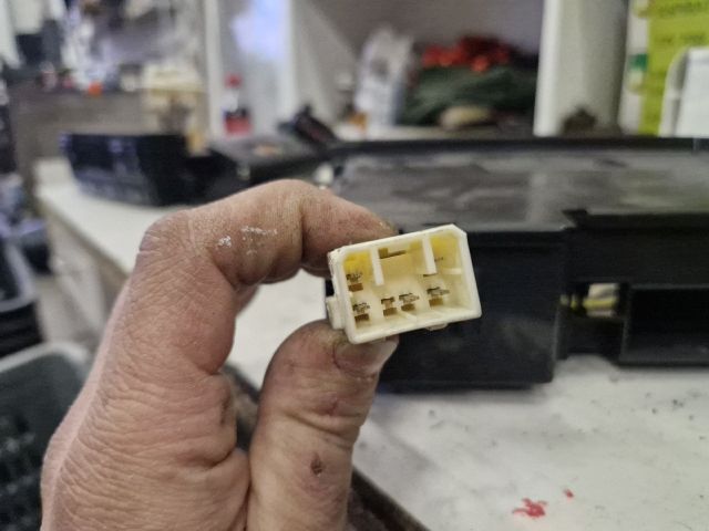 bontott KIA SORENTO Első Hamutartó