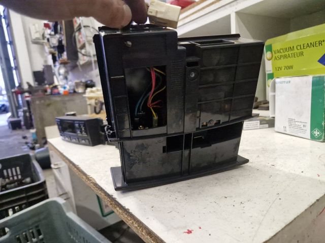 bontott KIA SORENTO Első Hamutartó