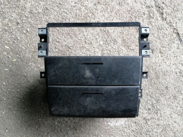 bontott KIA SORENTO Első Hamutartó