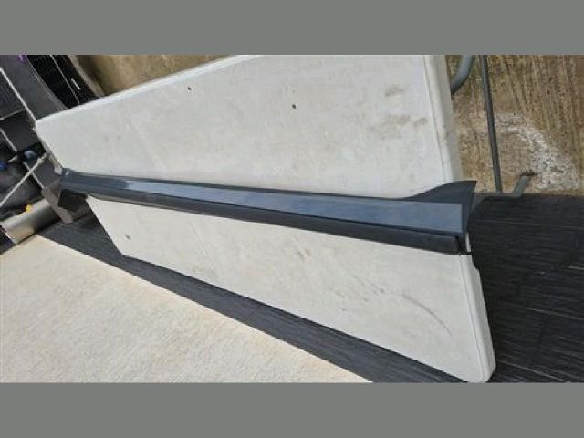 bontott KIA SORENTO Első Küszöb Díszléc