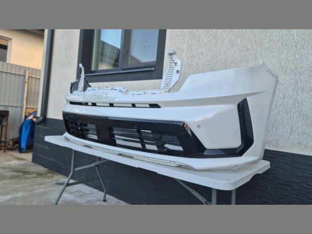 bontott KIA SORENTO Első Lökhárító (Részeivel)