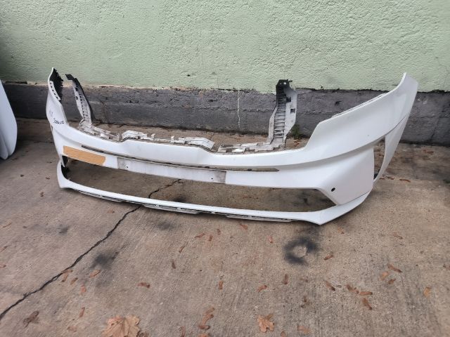 bontott KIA SORENTO Első Lökhárító (Részeivel)