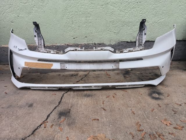 bontott KIA SORENTO Első Lökhárító (Részeivel)