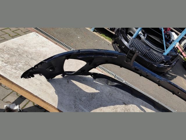 bontott KIA SORENTO Első Lökhárító (Üresen)