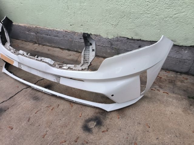 bontott KIA SORENTO Első Lökhárító (Üresen)