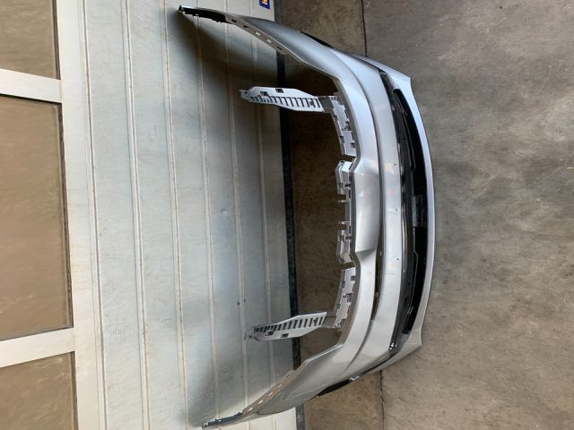 bontott KIA SORENTO Első Lökhárító (Üresen)