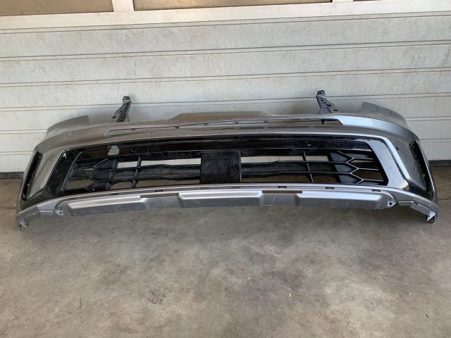 bontott KIA SORENTO Első Lökhárító (Üresen)