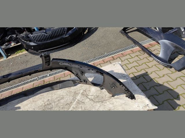 bontott KIA SORENTO Első Lökhárító (Üresen)