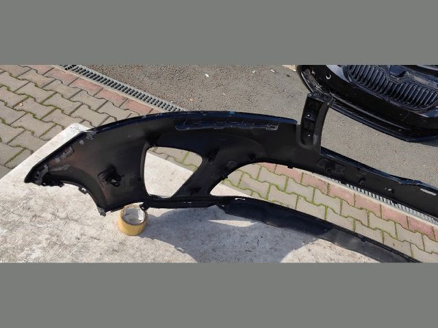 bontott KIA SORENTO Első Lökhárító (Üresen)