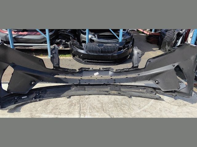 bontott KIA SORENTO Első Lökhárító (Üresen)