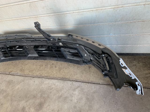 bontott KIA SORENTO Első Lökhárító (Üresen)