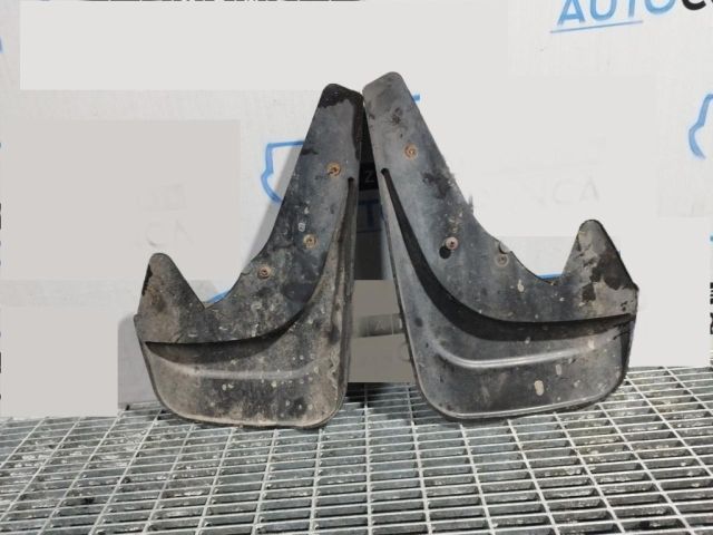 bontott KIA SORENTO Első Sárvédő Gumi Pár