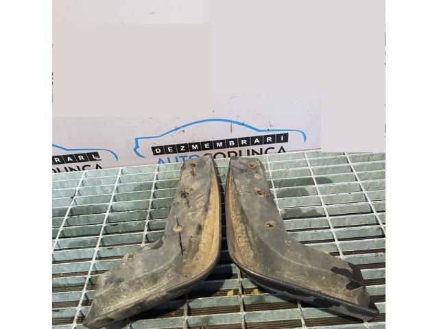 bontott KIA SORENTO Első Sárvédő Gumi Pár