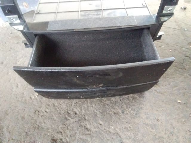 bontott KIA SORENTO Első Tároló Rekesz