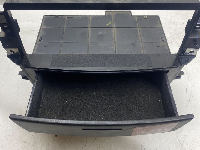 bontott KIA SORENTO Első Tároló Rekesz