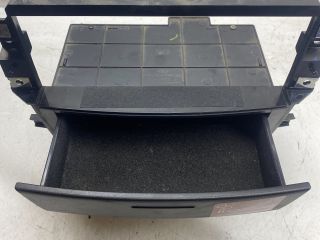 bontott KIA SORENTO Első Tároló Rekesz