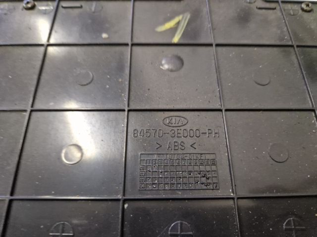 bontott KIA SORENTO Első Tároló Rekesz