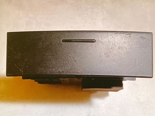 bontott KIA SORENTO Első Tároló Rekesz