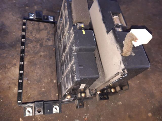 bontott KIA SORENTO Első Tároló Rekesz