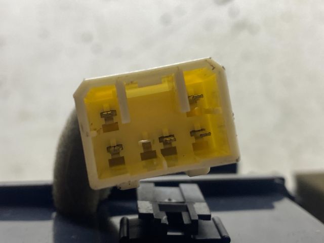 bontott KIA SORENTO Első Tároló Rekesz