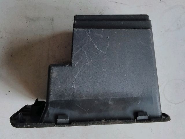 bontott KIA SORENTO Első Tároló Rekesz