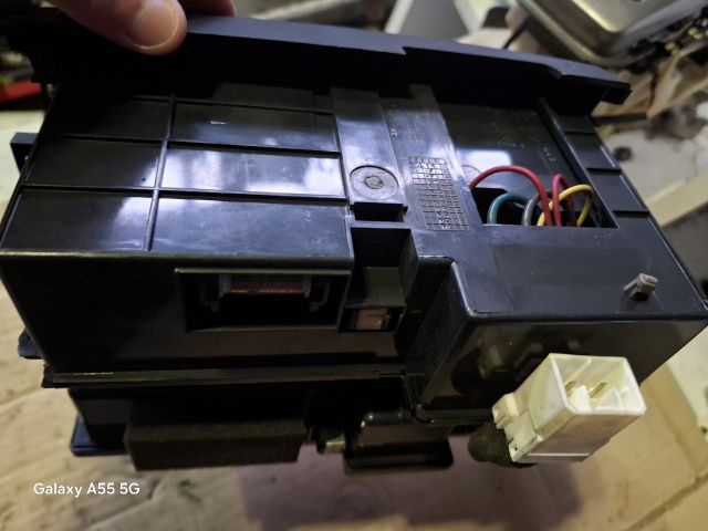 bontott KIA SORENTO Első Tároló Rekesz