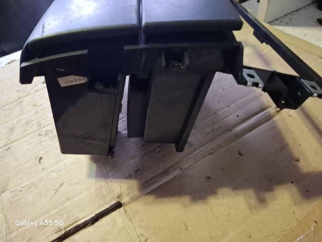 bontott KIA SORENTO Első Tároló Rekesz