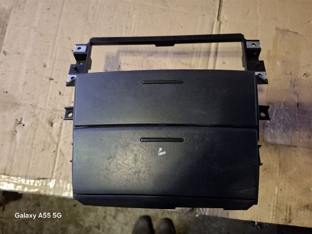 bontott KIA SORENTO Első Tároló Rekesz