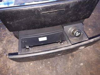 bontott KIA SORENTO Első Tároló Rekesz