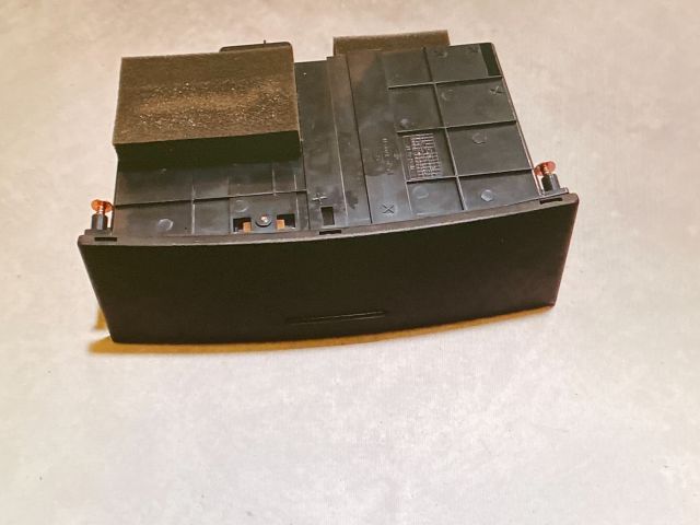 bontott KIA SORENTO Első Tároló Rekesz