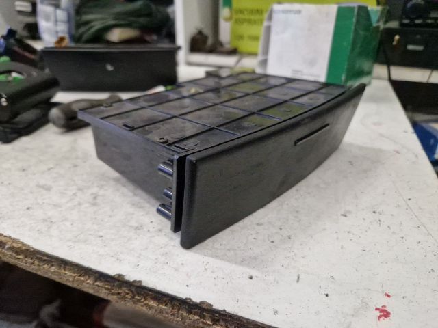 bontott KIA SORENTO Első Tároló Rekesz