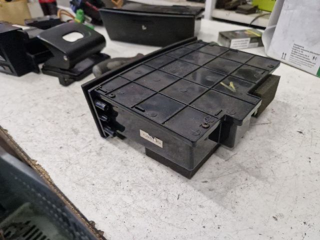 bontott KIA SORENTO Első Tároló Rekesz