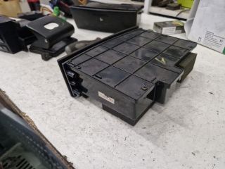 bontott KIA SORENTO Első Tároló Rekesz