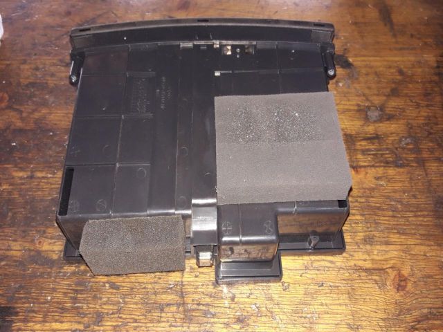 bontott KIA SORENTO Első Tároló Rekesz